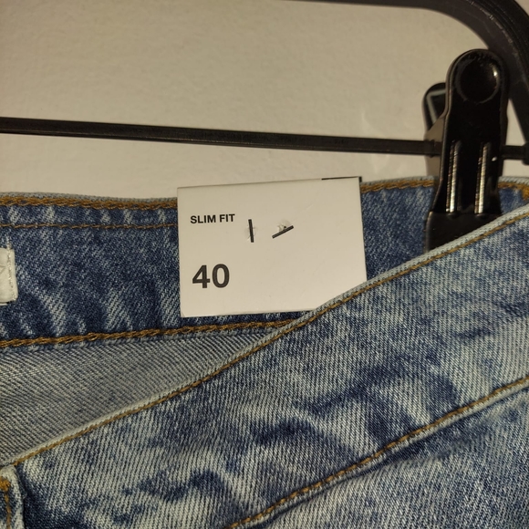 Distressed jeans - Picture 4 of 7